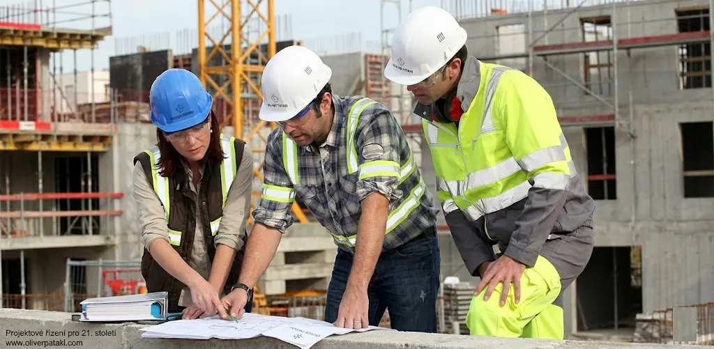 Oliver Pataki při výkonu činnosti koordinátora BOZP a kontrole bezpečnostních standardů na pracovišti.