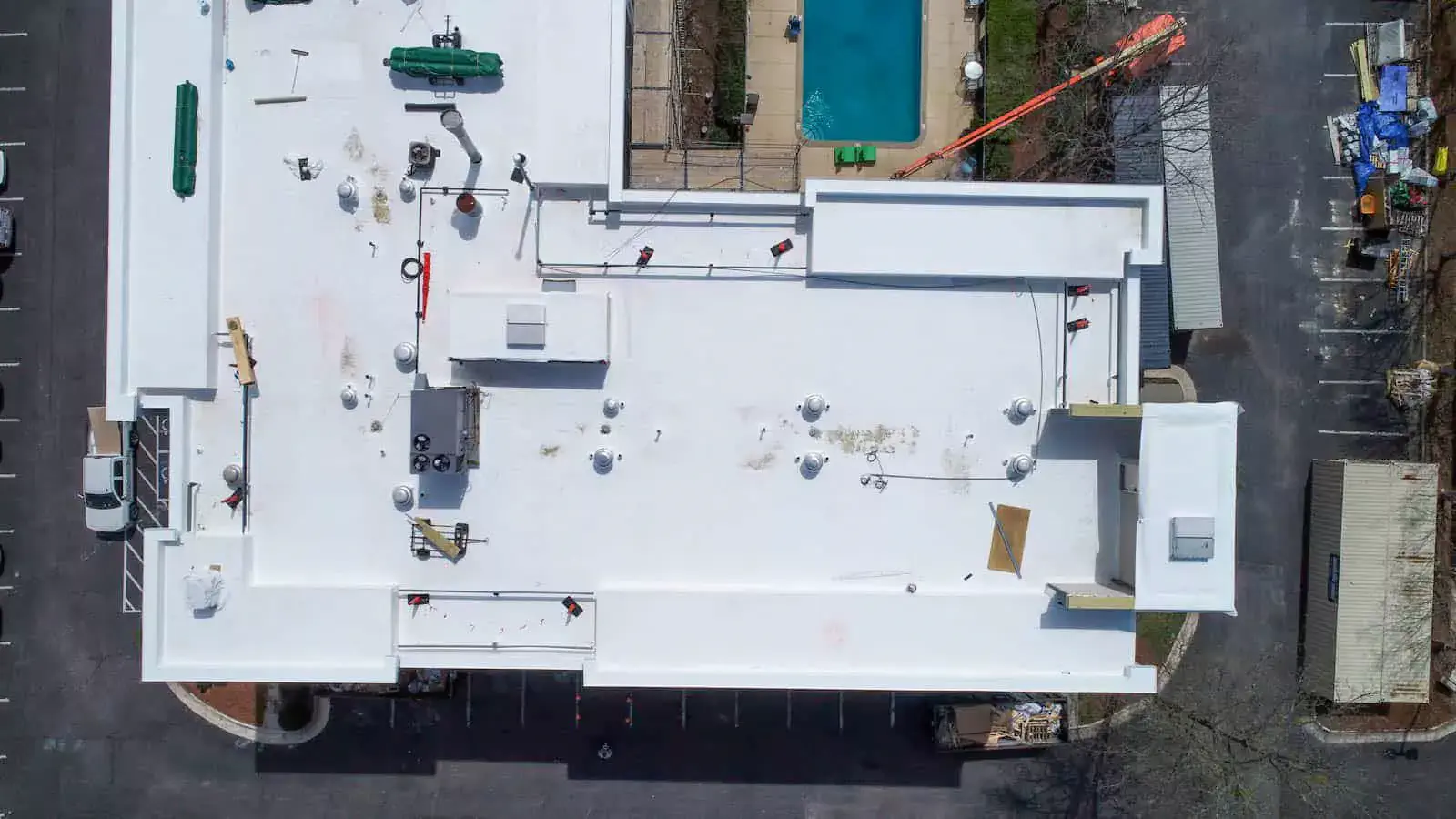 Inspekce ploché střechy výrobní haly dronem