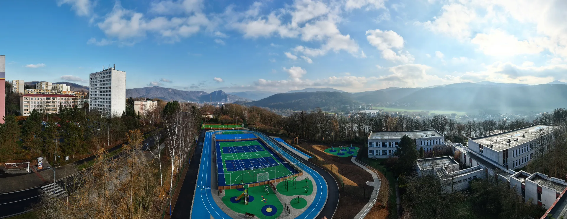 Nový školní sportovní areál v Ústí nad Labem nafocený z dronu