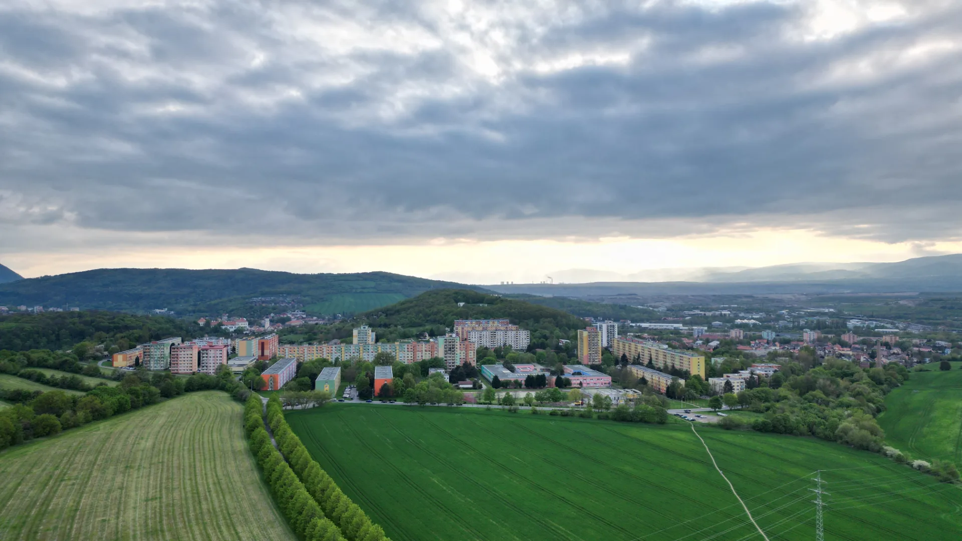 Letecký snímek Bíliny z dronu