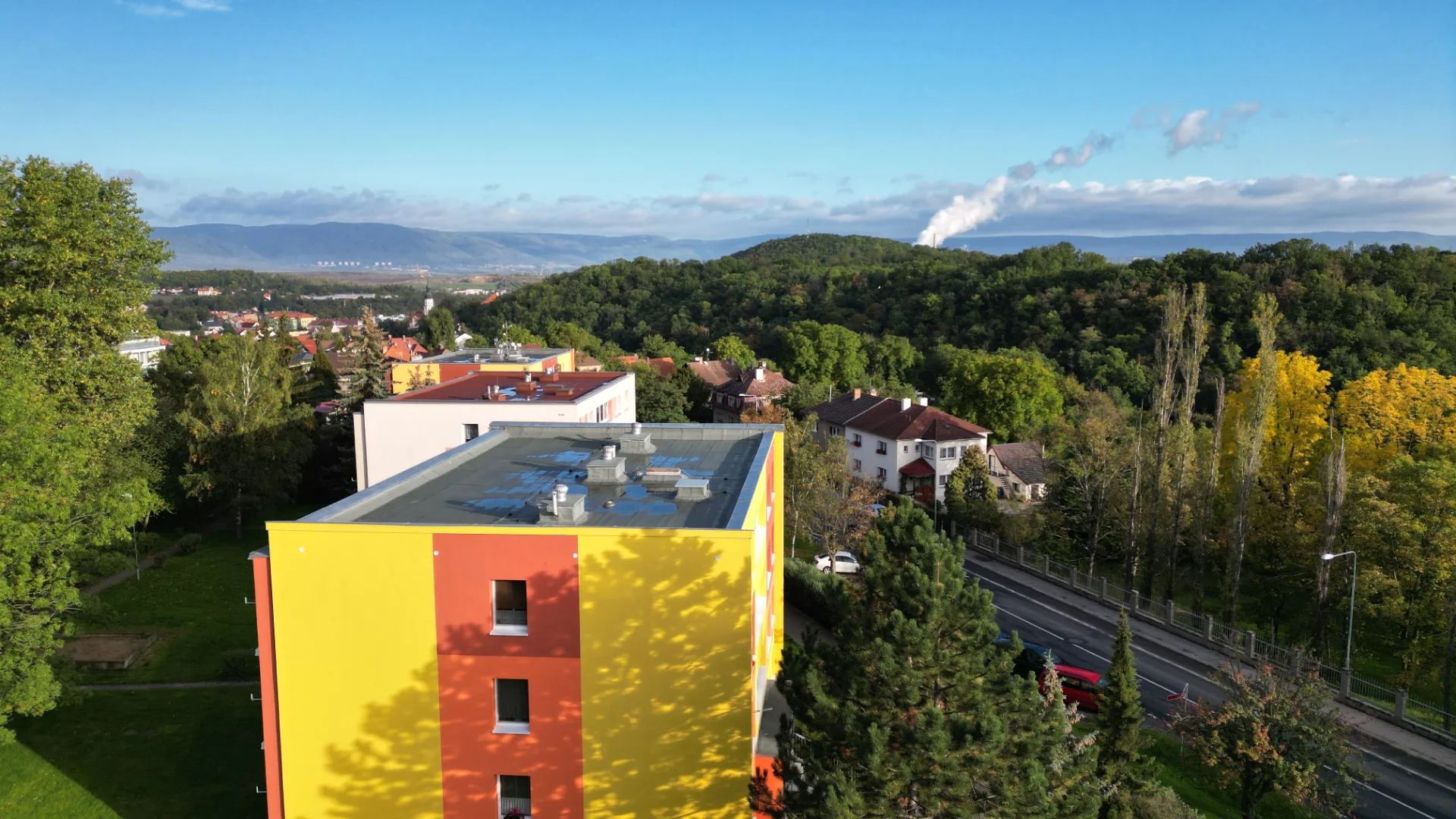 Inspekce střechy bytového domu dronem v Ústeckém kraji